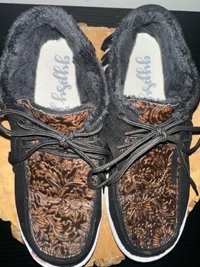 Gypsy Jazz Women's All Fringed Up Tooled Pattern Fringe Moccasin Shoes